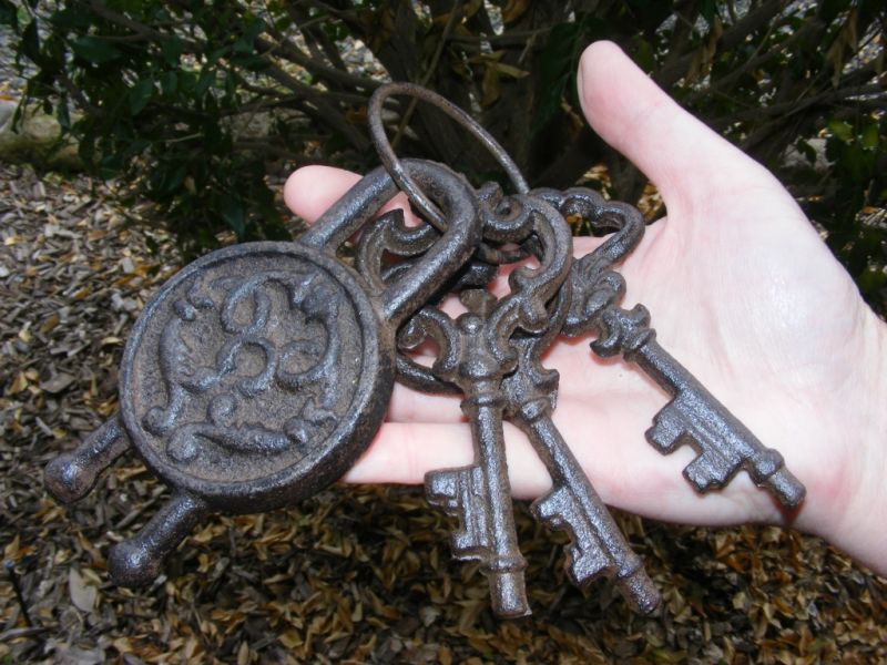 Cast Iron Decorative Lock and Keys Set Replica Rustic Decoration Ornament - DK09