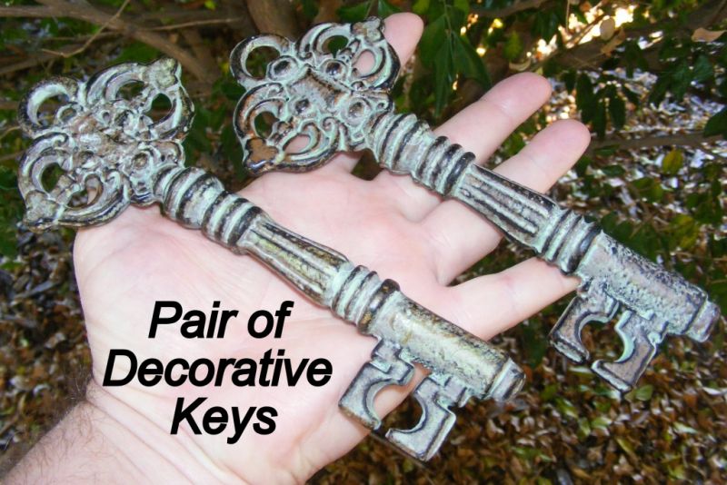 Set of 2 Solid Cast Iron Keys - Rustic Ornament - French Country - Green - DK13