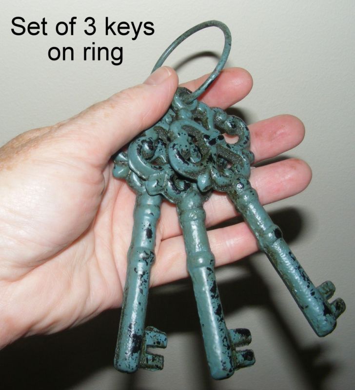 Set of 3 Keys on Ring - Cast Iron Metal Old Style Ornament Aqua Teal - DK14